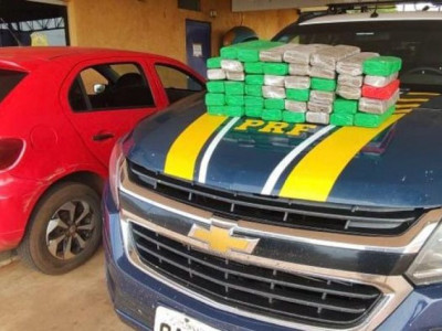 Dupla é presa com droga que levaria para Goiás
