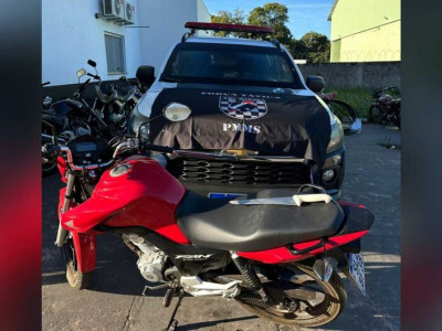 Homem é esfaqueado após ter moto roubada no Caiobá