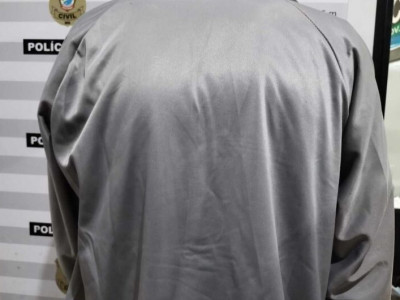 Homem é preso após furtar máquinas e fios de empresa