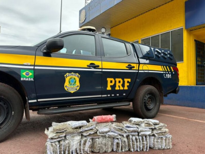 Passageiro de van é flagrado com maconha e cocaína