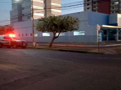 Trio invade banco e um é morto pela polícia em Três Lagoas