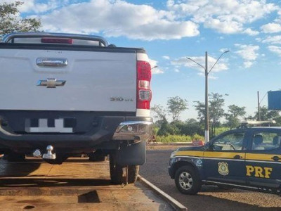 Caminhonete furtada no interior de Minas Gerais é recuperada