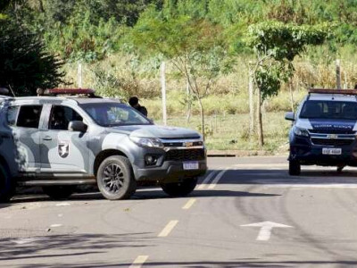 Durante fuga, suspeito invade casa e é baleado pela polícia