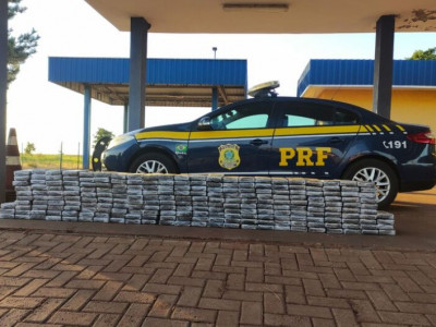 Homem é preso com quase 250 quilos de cocaína em Hillux