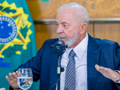 Lula descarta desvinculação de aposentadoria do salário mínimo