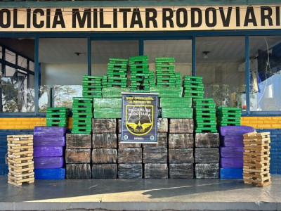 Polícia prende homem com maconha em caminhão de mudança