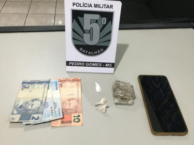 Homem é preso ao ser flagrado comercializando drogas