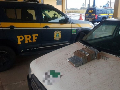 Homem é preso com cocaína escondida em adubo