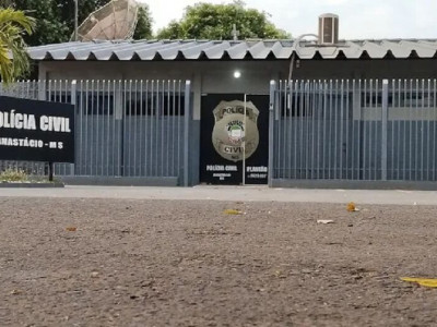 Homem tem faca cravada nas costas pela ex em Anastácio