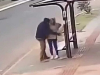 Ladrão luta e derruba vítima em ponto de ônibus na Divisão