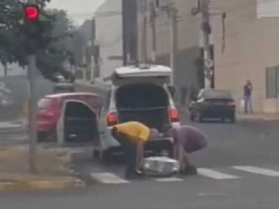 Caixão cai de carro funerário em avenida de Campo Grande