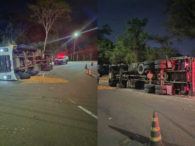 Caminhão carregado com carne tomba em rotatória na Afonso Pena
