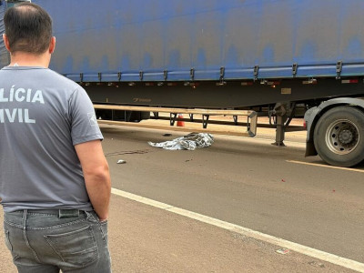 Jovem morre atropelado por carreta na BR-158, em Três Lagoas