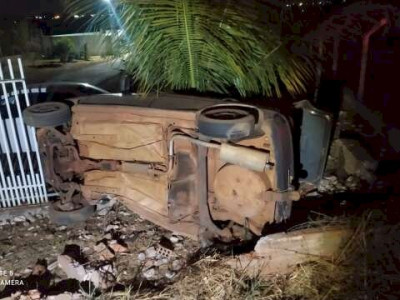 Rapaz morre ao perder o controle e carro capotar na MS-316