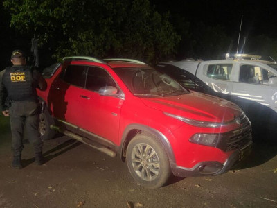 Carro roubado no Rio de Janeiro é recuperado em Ithaum 