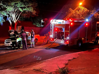Carro sofre pane elétrica e pega fogo em Ivinhema
