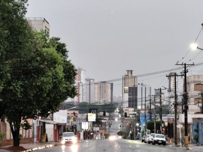 Frente fria chega com chuva e tempestades em todo MS
