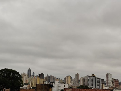 Frente fria reduz temperaturas e promete chuva em MS