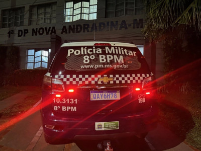 Homem agride esposa grávida e filhos intervém