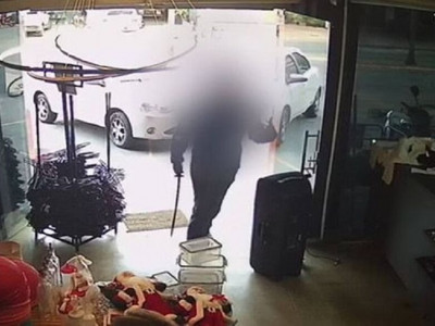 Homem mata namorada com "espada ninja" e é preso em flagrante