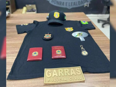 Homem se passa por delegado, utiliza distintivos e acaba preso
