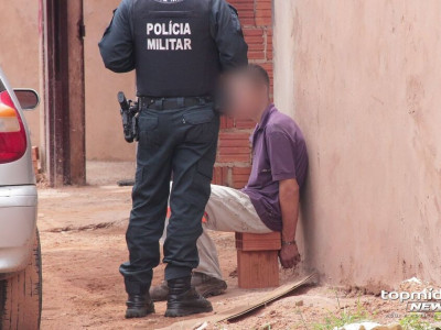 Suspeito de invadir casa quebra telhado fugindo de vigilante