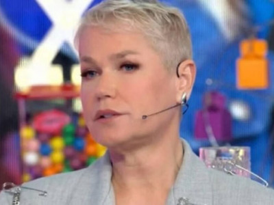 Fã cospe em Xuxa após show e é contida por seguranças
