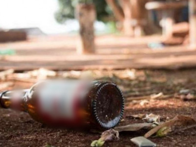 Mulher é agredida com garrafada na cabeça em bar em Camapuã