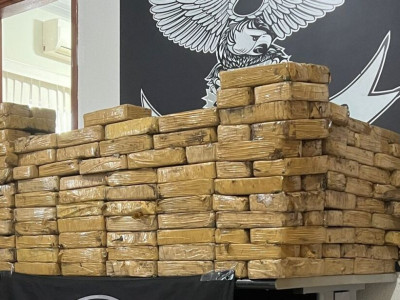 Cocaína de R$ 3 milhões é encontrada em estepe de caminhão