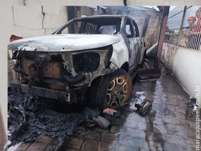 Incêndio destrói caminhonete e gerador de hotel em Coxim