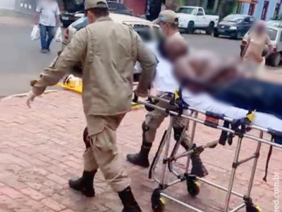 Jovem é baleado enquanto almoçava no centro de Coxim
