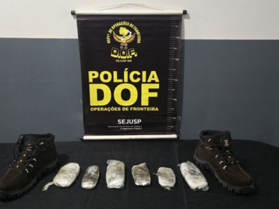 Jovem é preso com haxixe marroquino escondido em calçado