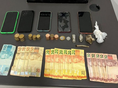 Polícia desarticula ponto de tráfico de drogas próximo à praça