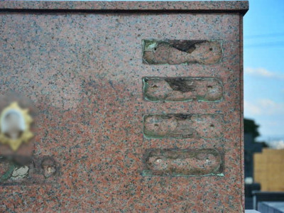 Furto de placas de bronze é registrado em cemitério de Sonora