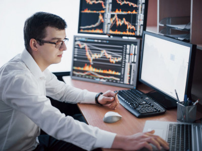 Por que cada vez mais brasileiros investem em moedas digitais?
