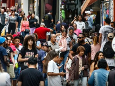 Serasa: número de pessoas endividadas no país chega a 73 milhões