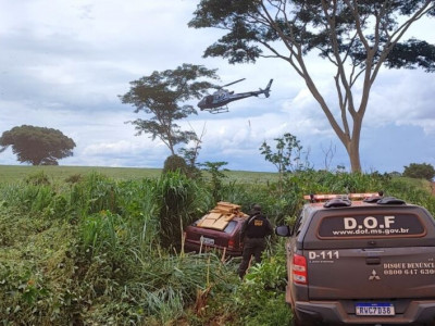 Polícia apreende veículo com 380 quilos de maconha em Itaporã