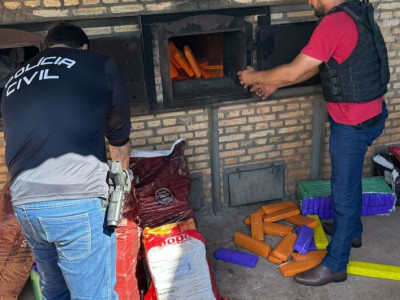 Polícia incinera 300 quilos de maconha em Juti