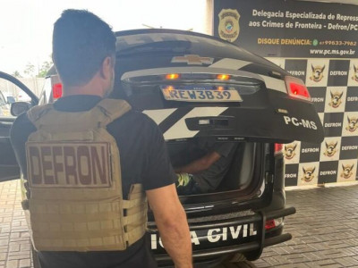 Foragido por roubo é preso na 
