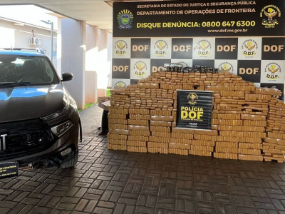 DOF apreende mais de mil quilos de drogas em Laguna Carapã