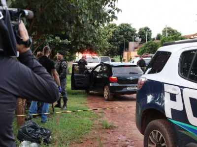 Homem é morto a tiros dentro de carro em Campo Grande