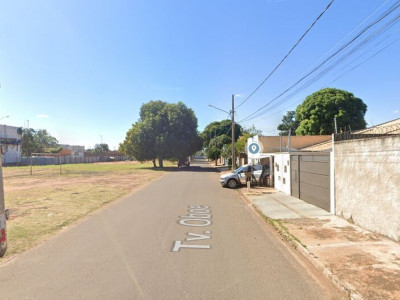 Mulher é espancada por grupo em três carros no Tiradentes