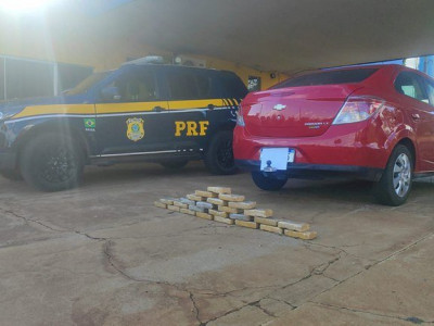 PRF apreende 25 Kg de cocaína em Água Clara (MS)