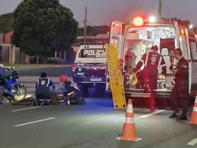Batida entre motos deixa ferido em avenida de Aquidauana