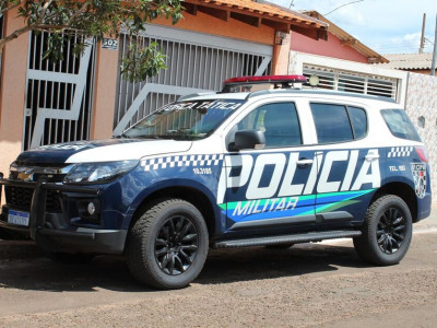 Filha tem surto, quebra móveis e acusa pai de agressão em Jardim