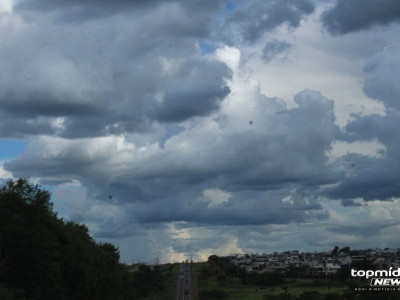 Fim de semana começa chuvoso e com queda de temperatura em MS