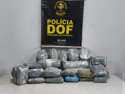 Homem e mulher são presos pelo DOF com drogas em táxi 