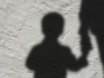 Mãe espanca e queima filho de 2 anos com cigarro no MT