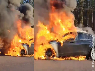 Carro pega fogo na BR-262, em Ribas do Rio Pardo