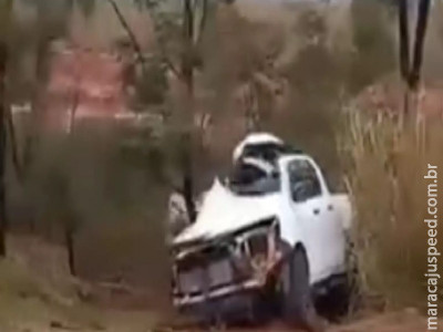 Colisão frontal entre Hilux e caminhão deixa um morto na BR-262